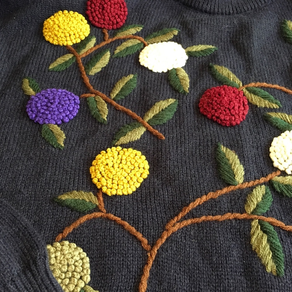 VINTAGE Alfred Dunner Cottagecore
 Navy Blue Embroidered Floral Sweater - Picture 11 of 13